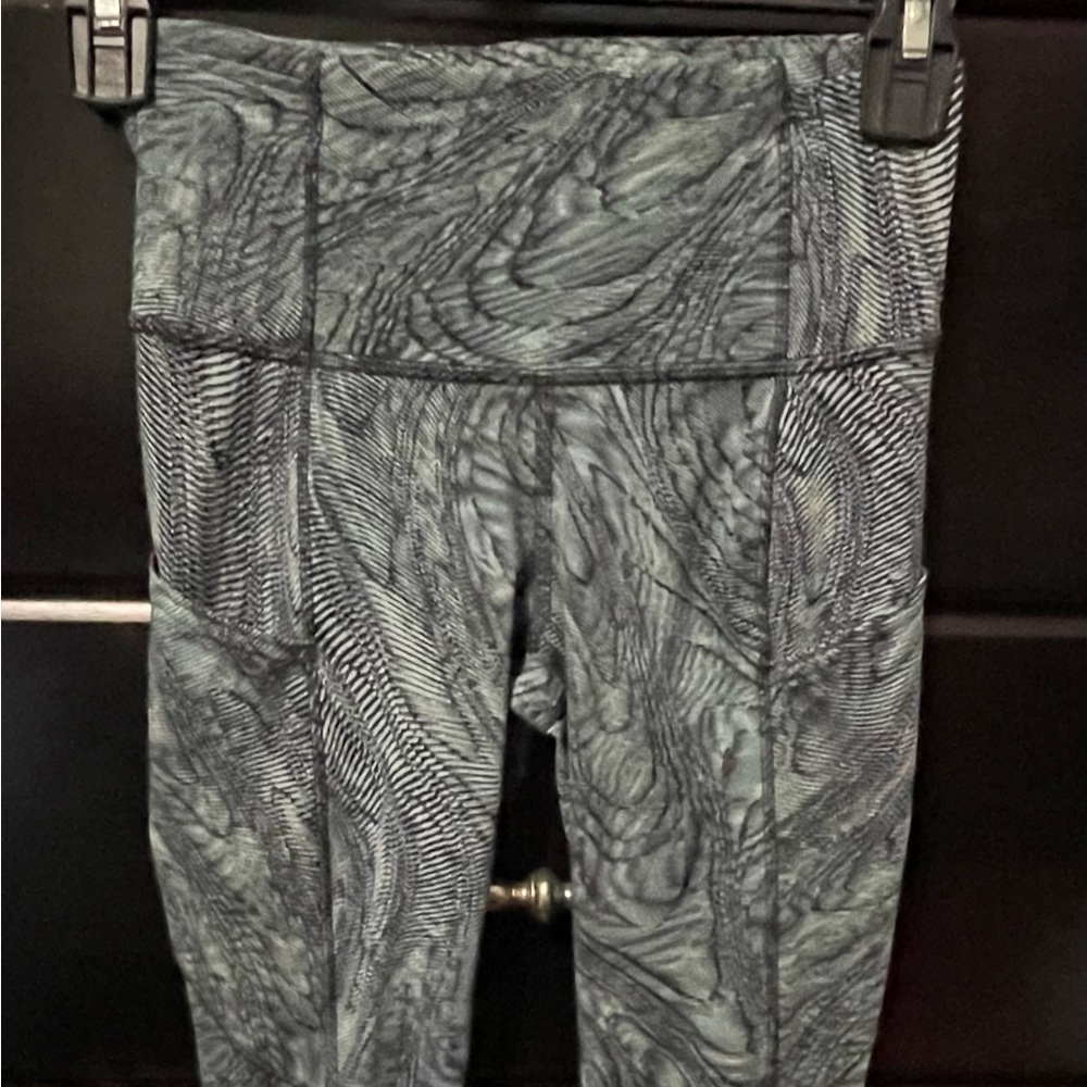 Woman’s Lululemon cropped leggings size 2.